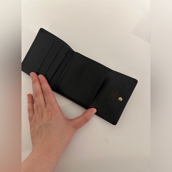 BEAUTIFUL! Vintage Louis Vuitton Epi Leather Clutch, Wallet and Dust bag Bundle! - Picture 10 of 11